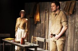 KTU teatro-studijos „44“ scenoje – statybos inžinieriai, programuotojai ir muzikos grupių nariai