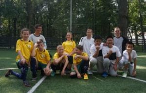 kinai_ir_lietuviai_susitiko_futbolo_aiksteje