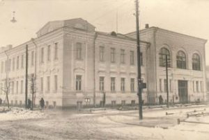 lietuvos_universiteto_i_rumai_xx_a._3_desimt._dabar_-_ktu_socialiniu_humanitariniu_mokslu_ir_menu_fakultetas_0