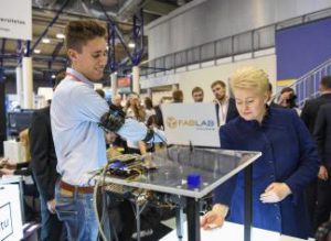 prezidente_atidaro_moderniuju_technologiju_paroda_ismani_lietuva._lietuvos_respublikos_prezidento_kanceliarijos_nuotraukos_robertas_dackus